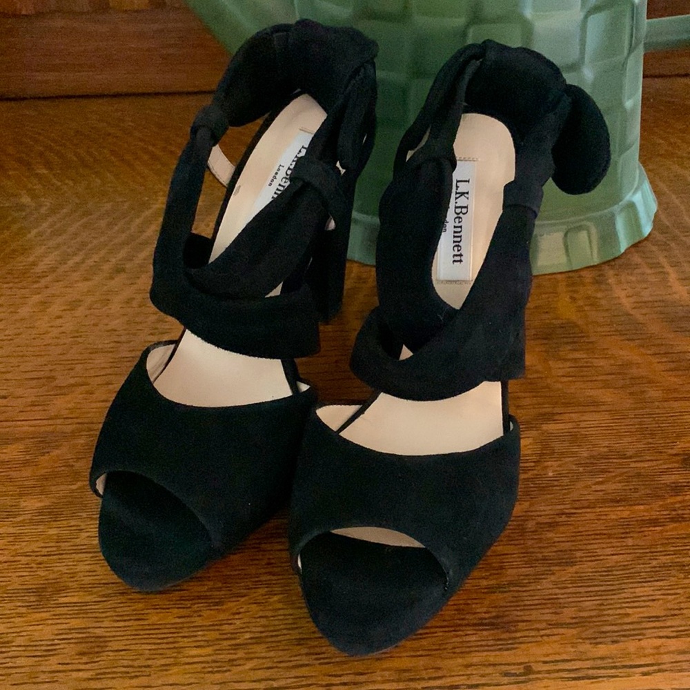 From London, Superb LK Bennett Black Suede Heels in UK 🇬🇧 size 38!